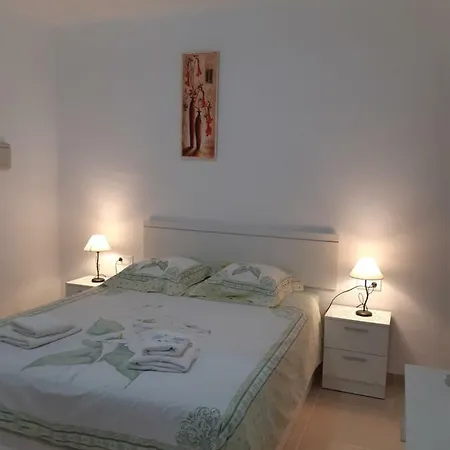 El Capistrano Guy P. Way Apartman